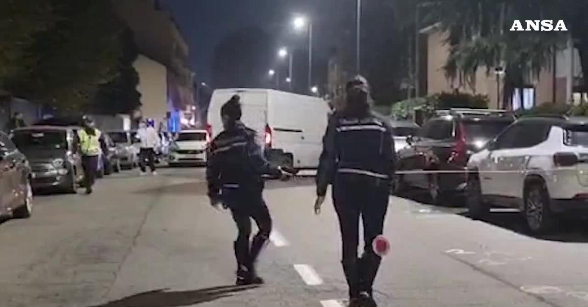 milano dodicenne travolto da un furgone in via verro ricoverato in condizioni gravissime al san giovanni xxiii di bergamo video da Ilgiornaleditalia.it milano dodicenne travolto da un furgone in via verro ricoverato in condizioni gravissime al san giovanni xxiii di bergamo video