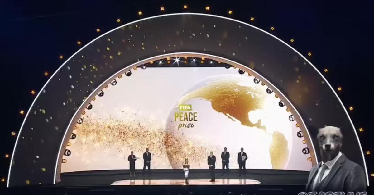 Sorteggio Mondiali 2026, Trump riceve "Premio Fifa per la Pace" da presidente Infantino, tycoon: "Ora il mondo è un posto più sicuro"   VIDEO