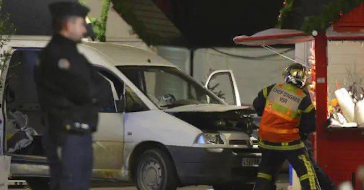 Attentato in Francia, 35enne con precedenti per alcol e droga investe 10 persone a Olèron urlando "Allah Akbar, 4 feriti gravi, arrestato   VIDEO