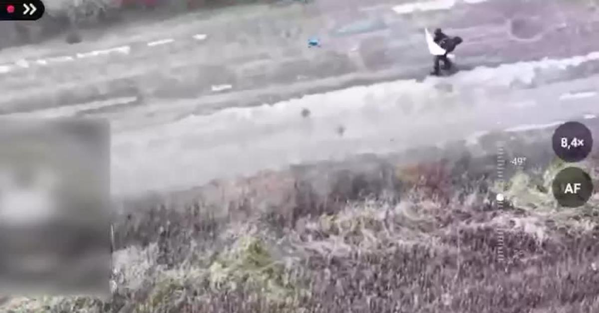 ucraina anziani inermi uccisi da droni militari ucraini mentre fuggono da guerra a petropavlovka per salvarsi al fronte russo video choc da Ilgiornaleditalia.it ucraina anziani inermi uccisi da droni militari ucraini mentre fuggono da guerra a petropavlovka per salvarsi al fronte russo video choc