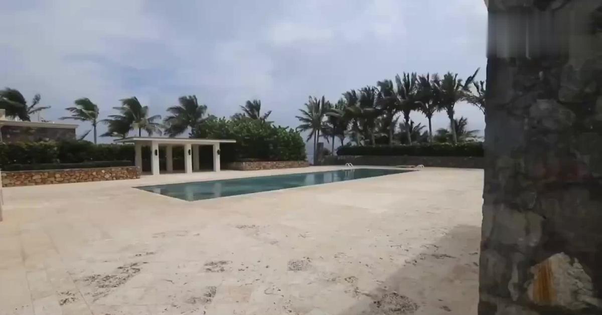 epstein i video di esterni e interni della villa sulla sua isola a little saint james stanze di lusso giardini con palme e piscine private da Ilgiornaleditalia.it epstein i video di esterni e interni della villa sulla sua isola a little saint james stanze di lusso giardini con palme e piscine private