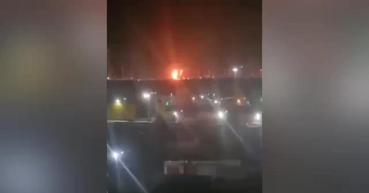 Droni ucraini attaccano raffineria di Kirishi a Leningrado, Zelensky incita all