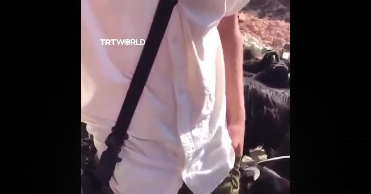 Cisgiordania, coloni israeliani armati svuotano cisterna d Cisgiordania, coloni israeliani armati svuotano cisterna d