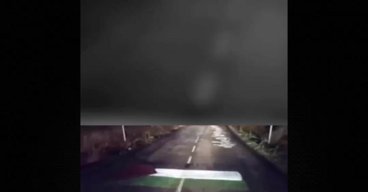 vuelta di spagna graffito di 40 m lungo le strade di bierzo con nomi dei bambini palestinesi assassinati da idf a gaza video