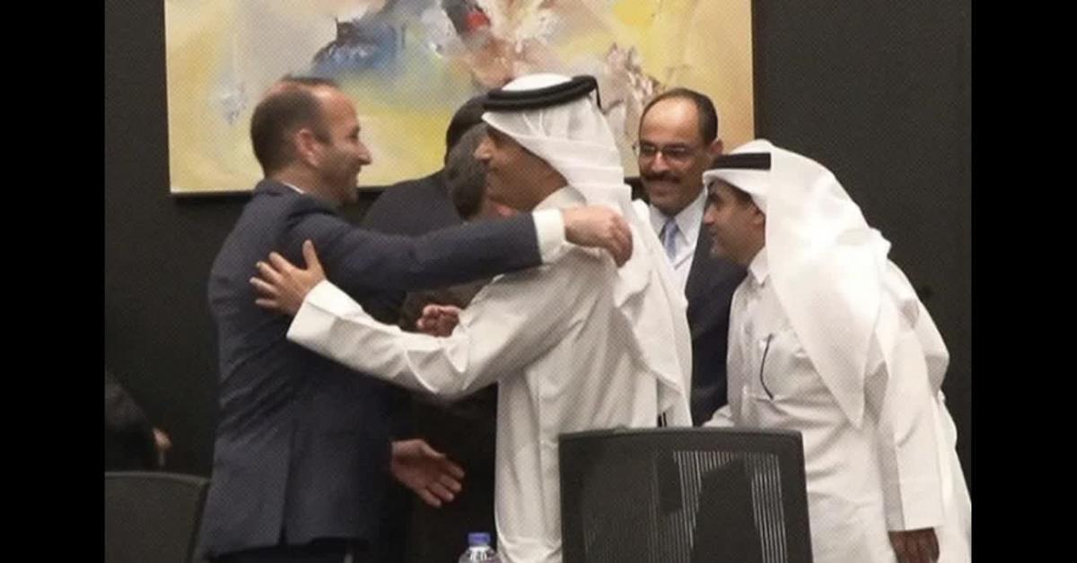 “Piano di pace” Hamas Israele accettato, abbracci e strette di mano tra mediatori Qatar, Egitto e Turchia dopo raggiungimento accordo – VIDEO