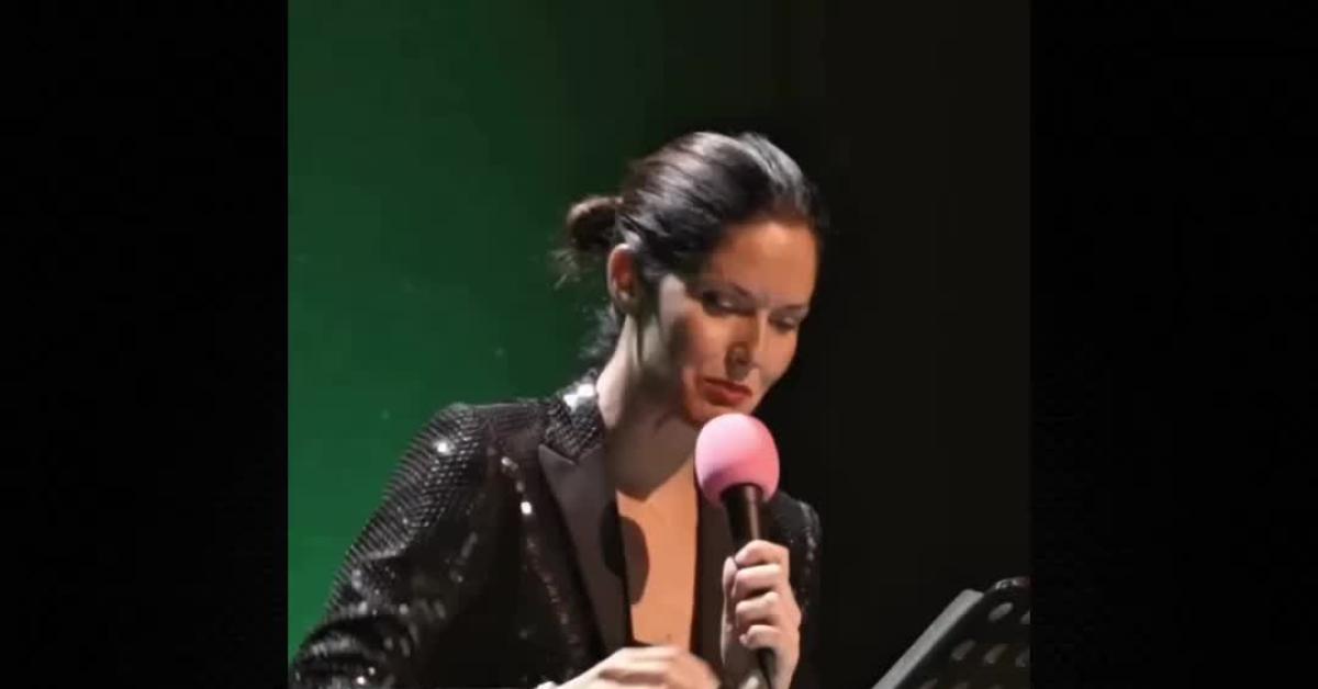 Arianna Porcelli Safonov sfida il femminismo in show Arianna Porcelli Safonov sfida il femminismo in show