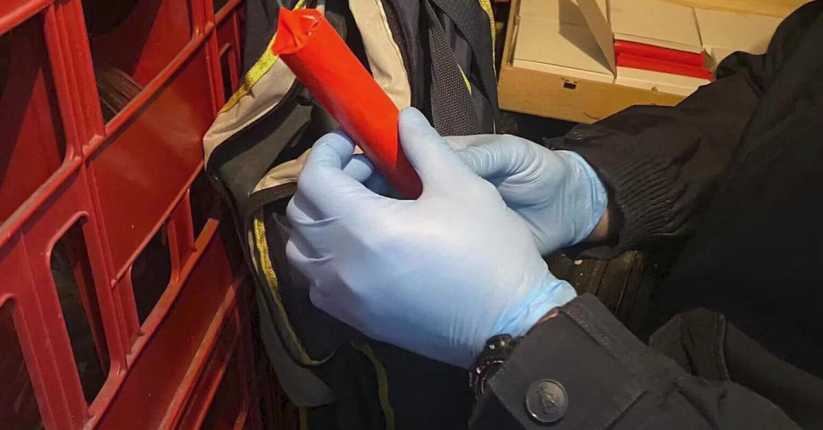 Roma, gli esplode un petardo in mano durante i festeggiamenti: uomo di 63 anni perde la mano e muore per emorragia ad Acilia VIDEO Roma, gli esplode un petardo in mano durante i festeggiamenti: uomo di 63 anni perde la mano e muore per emorragia ad Acilia VIDEO