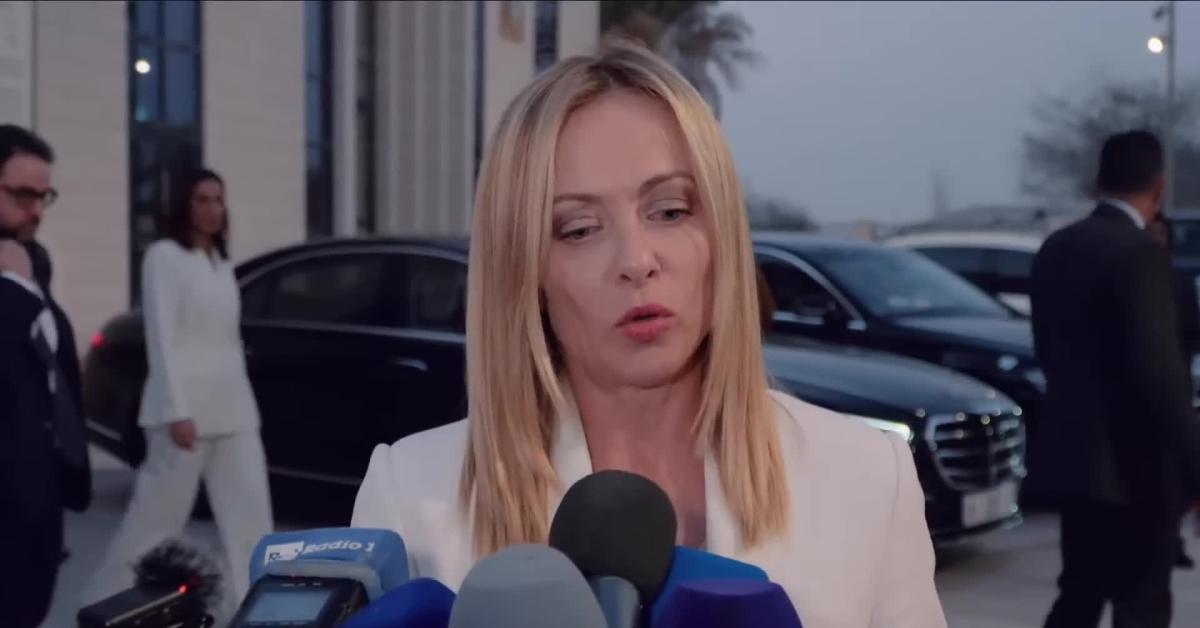 Meloni bacchetta Cavo Dragone: "Misuri le parole", e insiste su armi all