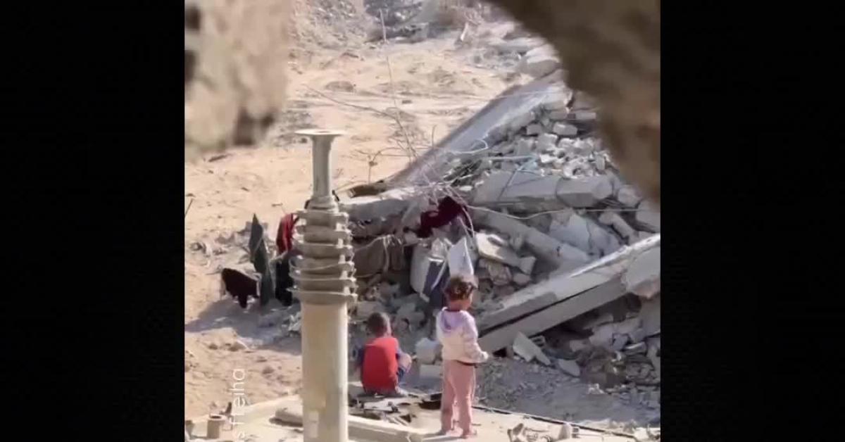 gaza raid idf su khan younis e bureij continuano demolizioni in striscia e cisgiordania hamas restituisce corpo ostaggio itay chen video