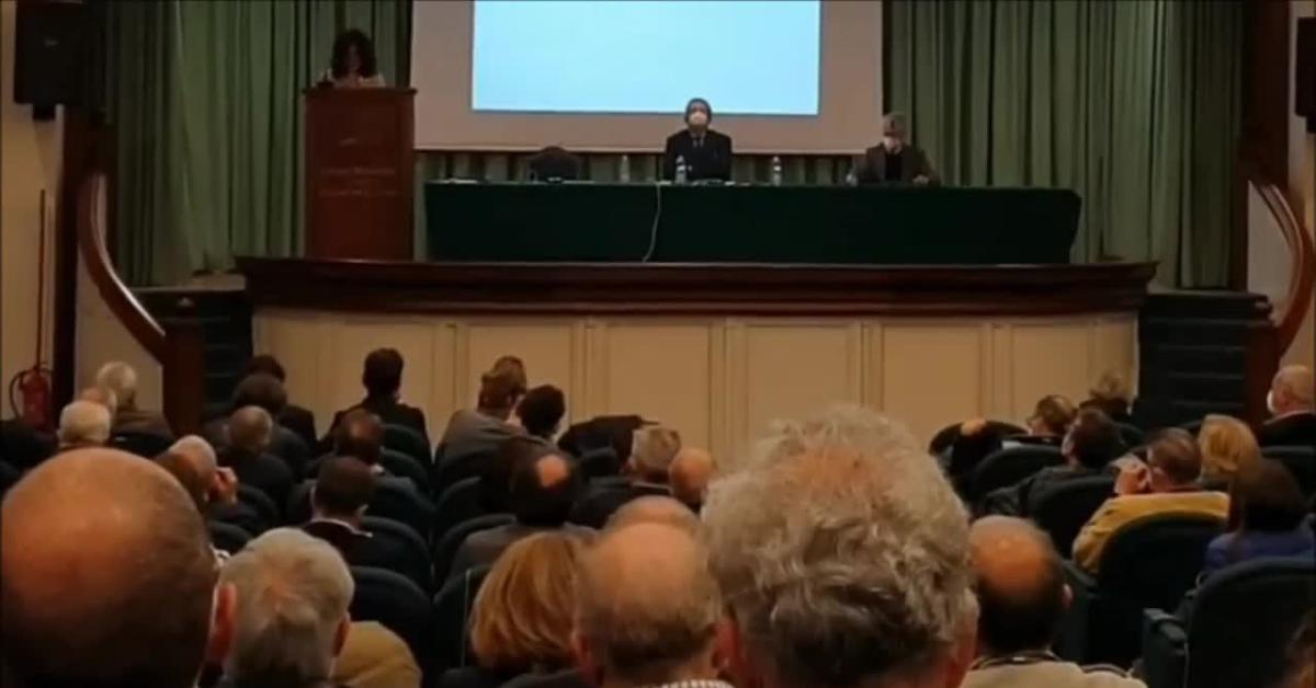 Vaccino Covid, dottoressa a Venezia denuncia effetti avversi dopo 2 dosi: “Mi sono ammalata e ho patologie che non ha gente sana, stanno meglio i non vaccinati” VIDEO Vaccino Covid, dottoressa a Venezia denuncia effetti avversi dopo 2 dosi: “Mi sono ammalata e ho patologie che non ha gente sana, stanno meglio i non vaccinati” VIDEO