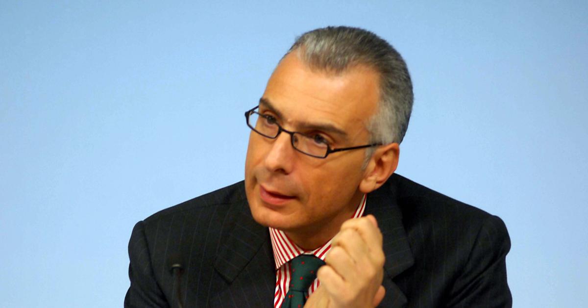 Inchiesta corruzione Ue, Stefano Sannino si dimette dal ruolo di dg Mena alla Commissione europea, accusato di uso improprio di fondi Inchiesta corruzione Ue, Stefano Sannino si dimette dal ruolo di dg Mena alla Commissione europea, accusato di uso improprio di fondi
