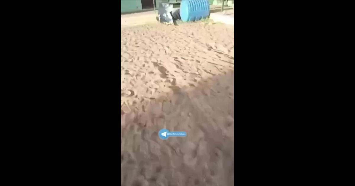 Sudan, proseguono atrocità RSF in Darfur: colpito ospedale Kornoy, 7 morti, civili costretti a sdraiarsi per terra prima di essere investiti VIDEO Sudan, proseguono atrocità RSF in Darfur: colpito ospedale Kornoy, 7 morti, civili costretti a sdraiarsi per terra prima di essere investiti VIDEO