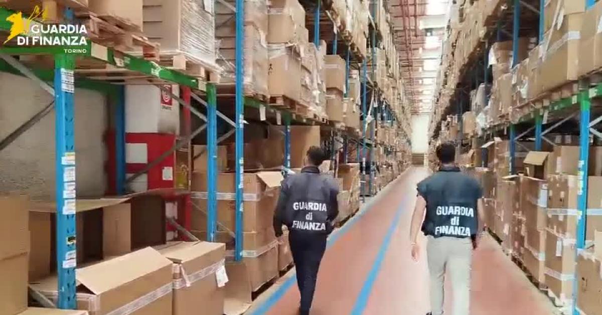 torino maxi sequestro di prodotti made in italy falsi ritrovati 55mln di accessori auto e moto valore di circa 90mln 8364 video