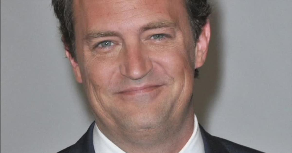 Matthew Perry, arresti per la ketamina all’attore di Friends morto nel 2023 dopo un’overdose, perquisizioni anche tra le star di Hollywood Matthew Perry, arresti per la ketamina all’attore di Friends morto nel 2023 dopo un’overdose, perquisizioni anche tra le star di Hollywood