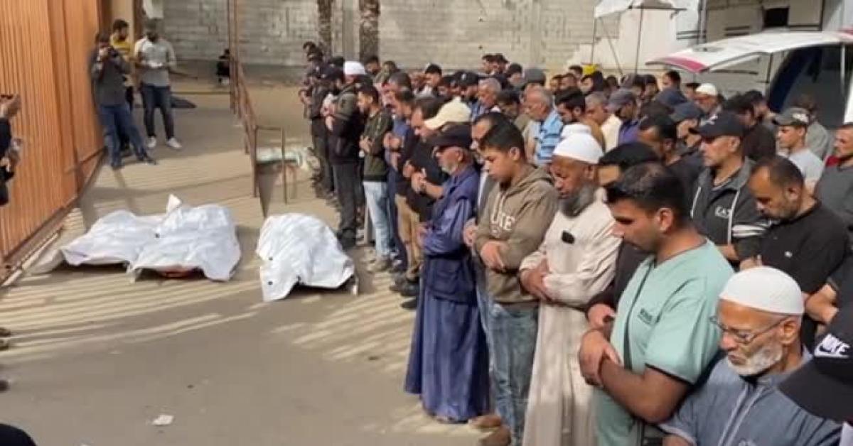 Cosa ne facciamo dei morti di Gaza? Migliaia di corpi sono sepolti sotto le macerie della Striscia e Israele dovrebbe permetterne la ricerca Cosa ne facciamo dei morti di Gaza? Migliaia di corpi sono sepolti sotto le macerie della Striscia e Israele dovrebbe permetterne la ricerca