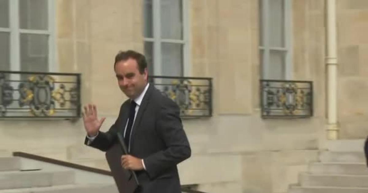 Francia, Macron tiene duro e convince il dimissionario Lecornu a condurre "ultimi negoziati fino a mercoledì ...