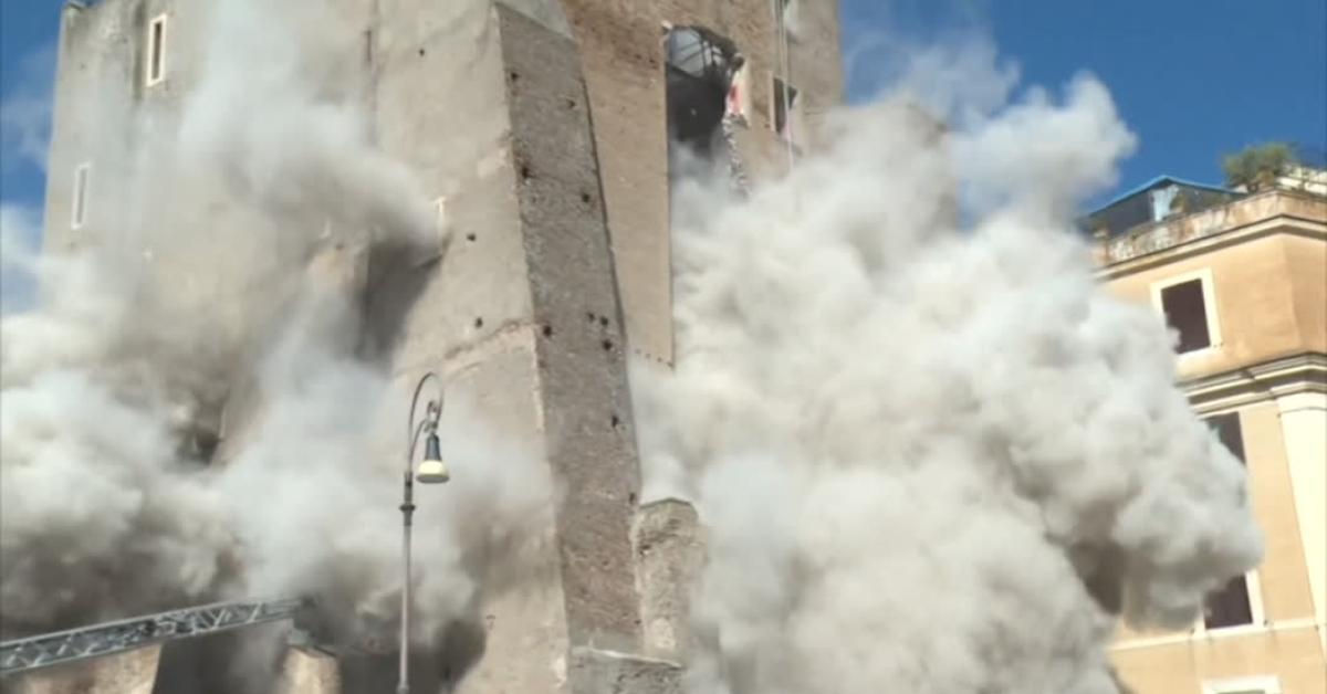 crollo torre dei conti roma 4 indagati con accuse di omicidio disastro colposo e lesioni per morte operaio rumeno octay stroici