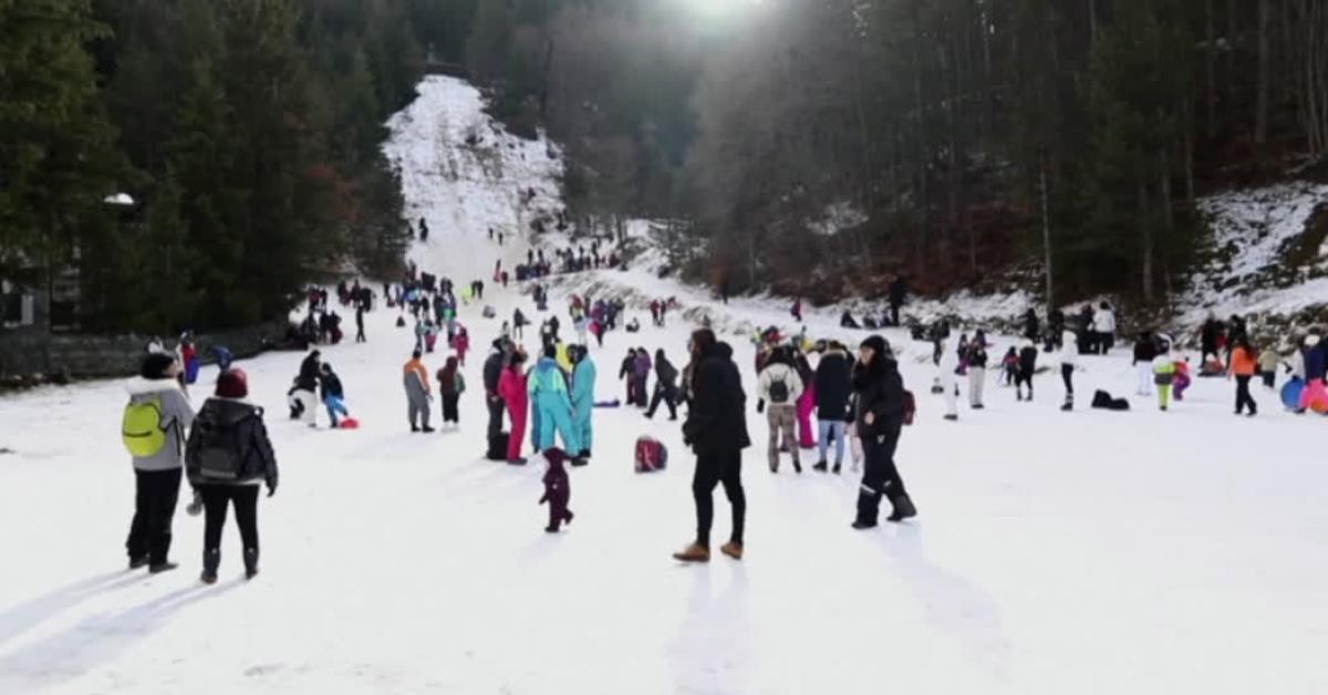 roccaraso un anno dopo l8217invasione alla storica localit224 sciistica partita con tiktok l8217overtourism si pu242 gestire