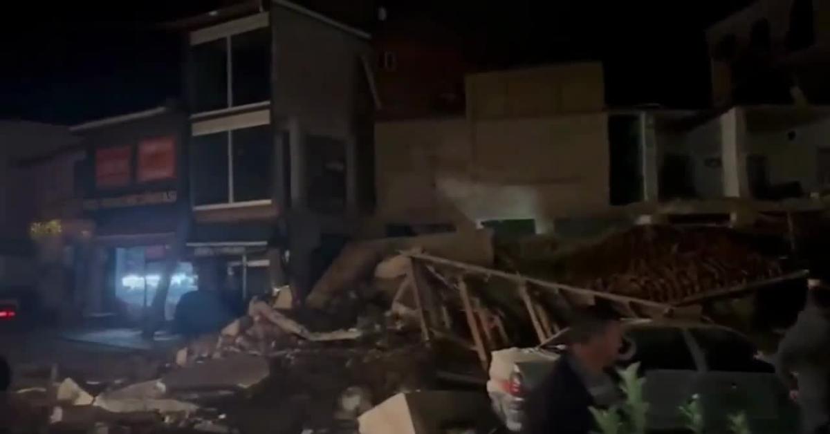 Turchia, terremoto di magnitudo 6,1 sul Bosforo, epicentro a Sindirgi a 5,9 chilometri di profondità, avvertito anche in Grecia   VIDEO Turchia, terremoto di magnitudo 6,1 sul Bosforo, epicentro a Sindirgi a 5,9 chilometri di profondità, avvertito anche in Grecia   VIDEO