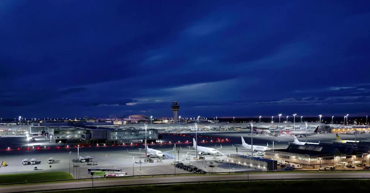 Droni “non identificati” anche su aeroporto di Monaco di Baviera, scalo chiuso dalle 22 alle 5 con 17 voli sospesi e 15 dirottati   VIDEO