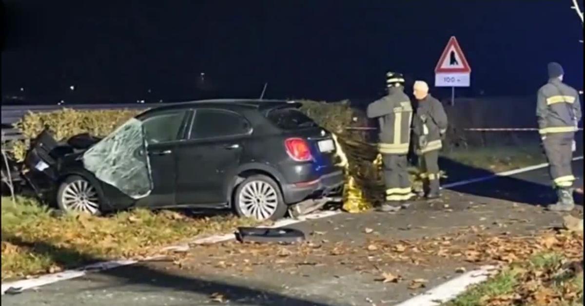 Incidente sull’A5 Torino Aosta, morta bambina di 2 mesi: sbalzata fuori dall’abitacolo e investita dopo lo scontro tra le auto – VIDEO Incidente sull’A5 Torino Aosta, morta bambina di 2 mesi: sbalzata fuori dall’abitacolo e investita dopo lo scontro tra le auto – VIDEO