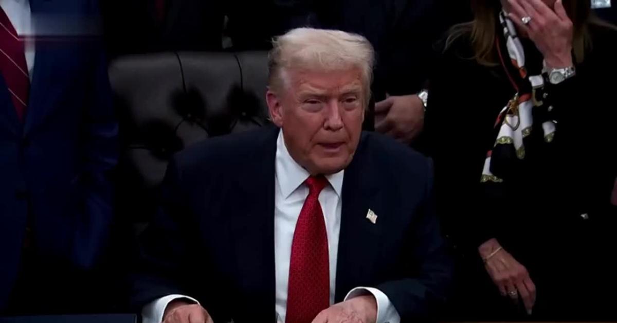 Usa, Trump firma decreto di fine shutdown e dà l