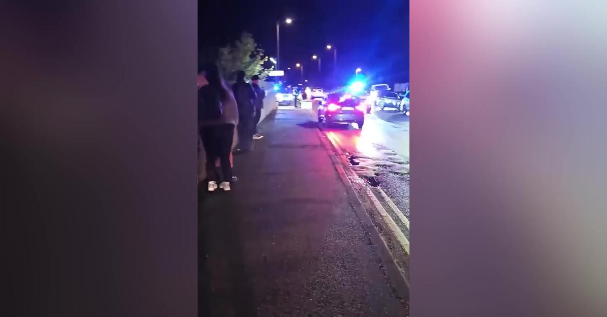 Inghilterra, accoltellamento su un treno ad Hungtindon, 10 passeggeri feriti di cui 9 gravi, 2 arresti, polizia: “Terrorismo” VIDEO Inghilterra, accoltellamento su un treno ad Hungtindon, 10 passeggeri feriti di cui 9 gravi, 2 arresti, polizia: “Terrorismo” VIDEO