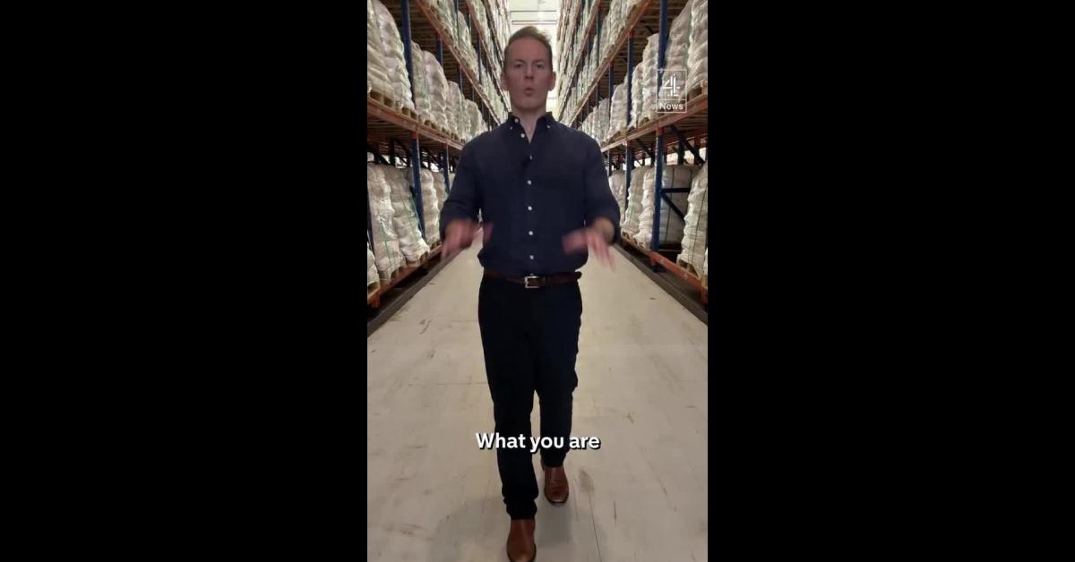 Giordania, "4000 tonnellate di aiuti umanitari per Gaza bloccati da Israele e lasciati scadere in depositi fuori Amman": il VIDEO di Channel 4 News Giordania, "4000 tonnellate di aiuti umanitari per Gaza bloccati da Israele e lasciati scadere in depositi fuori Amman": il VIDEO di Channel 4 News