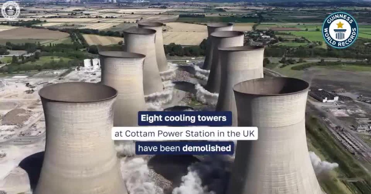 Uk, 8 torri di raffreddamento demolite con una sola detonazione, il Guinnes World Record di Brown and Mason Group, usati 475 kg di esplosivo   VIDEO
