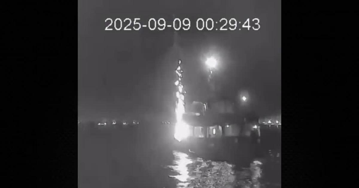 Global Sumud Flotilla, nave "Family" con Greta Thunberg colpita da "drone" vicino a porto di Sidi Bou Said, Tunisi: "Nessuna prova" VIDEO Global Sumud Flotilla, nave "Family" con Greta Thunberg colpita da "drone" vicino a porto di Sidi Bou Said, Tunisi: "Nessuna prova" VIDEO