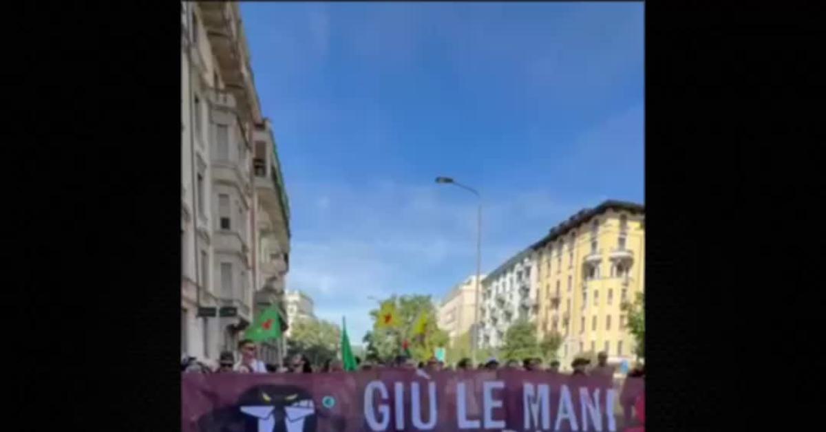 milano corteo per il leoncavallo oltre 5mila protestano contro lo sgombero fra cui paolo rossi claudio bisio e gabriele salvatores video