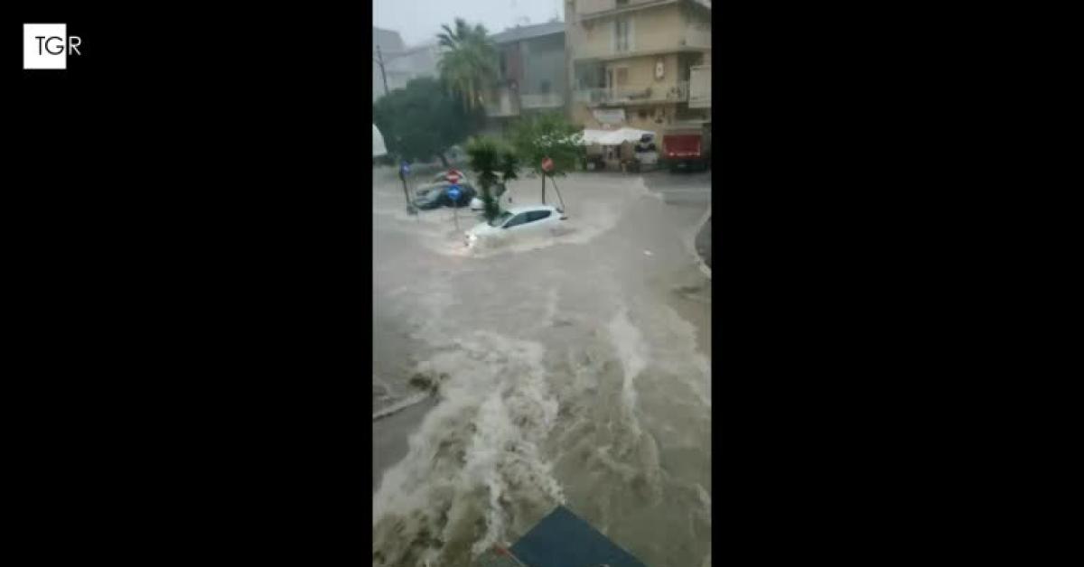 Nubifragio ad Agrigento, fiumi d