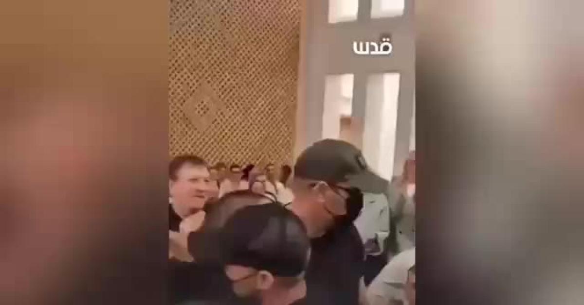 Israele, l’applauso choc in tribunale a 2 dei 5 soldati accusati di aver abusato detenuto palestinese nel carcere di Sde Teiman VIDEO Israele, l’applauso choc in tribunale a 2 dei 5 soldati accusati di aver abusato detenuto palestinese nel carcere di Sde Teiman VIDEO