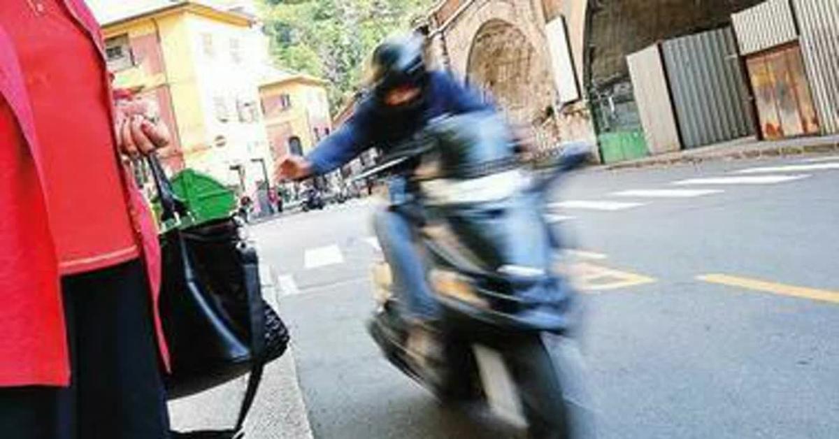 Napoli, scippo in scooter contro 83enne dopo ritiro pensione: arrestato 67enne Antonio Ferrigno, parte dei soldi spesi in centro scommesse VIDEO Napoli, scippo in scooter contro 83enne dopo ritiro pensione: arrestato 67enne Antonio Ferrigno, parte dei soldi spesi in centro scommesse VIDEO