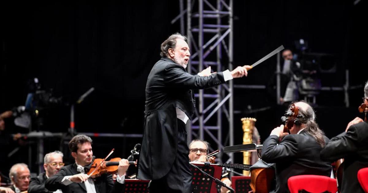 teatro alla scala malore improvviso per direttore riccardo chailly opera interrotta e 72enne trasportato in ospedale in codice giallo video da Ilgiornaleditalia.it teatro alla scala malore improvviso per direttore riccardo chailly opera interrotta e 72enne trasportato in ospedale in codice giallo video