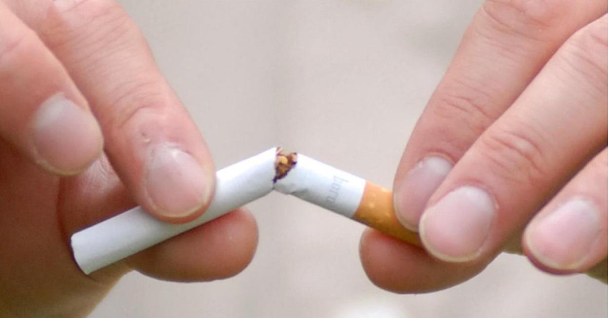 Spagna, approvato progetto di legge per stop a fumo nei luoghi pubblici, vietate sigarette e 