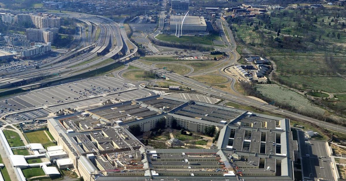 Trump vieta a giornalisti del Pentagono di "riportare notizie non autorizzate da governo", Hegseth: "Per sicurezza nazionale", la stampa: "Incostituzionale"