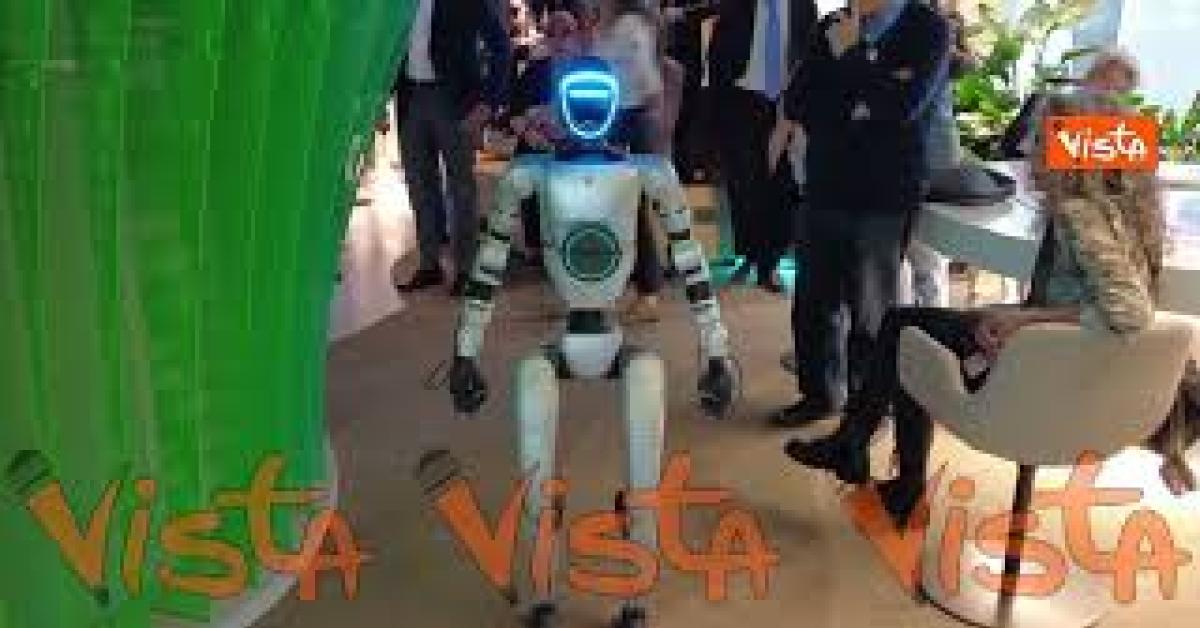 Il Robot di Deloitte, Solaria, saluta i giornalisti e racconta dove ...