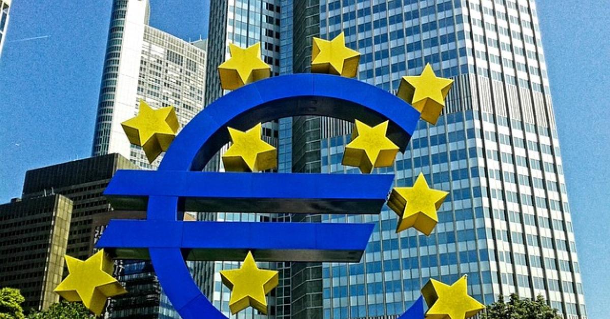 La BCE ci dice che c’è pericolo di crisi  e quindi torna di moda il contante, garanzia di libertà e sicurezza; ma solo 70 euro...