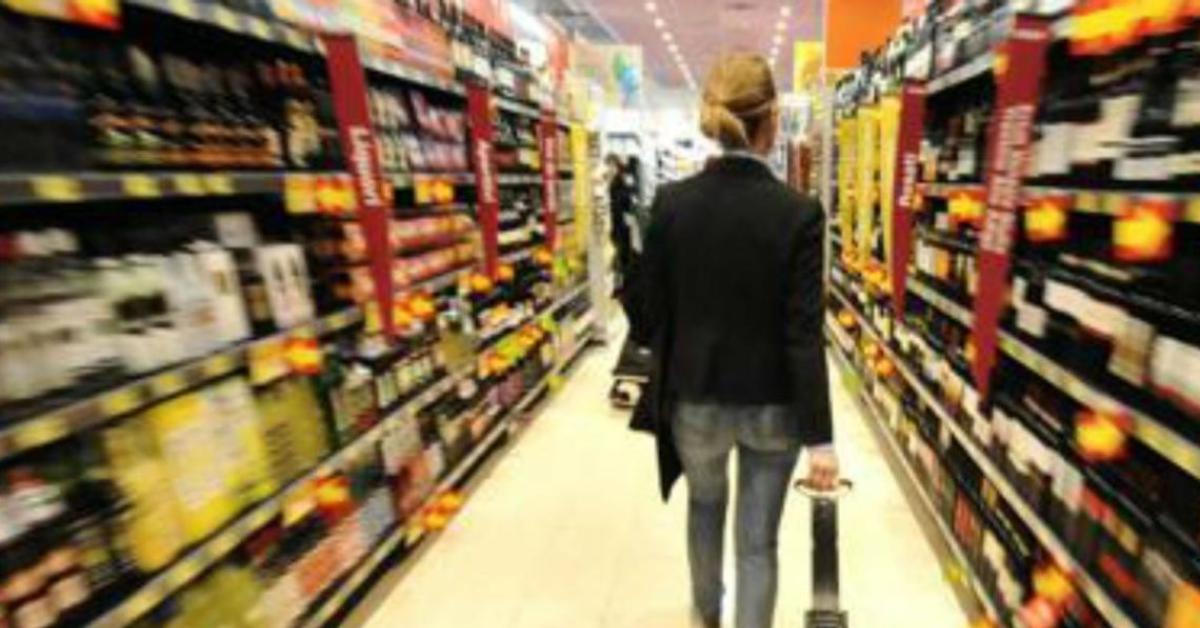 Inflazione, il carrello che pesa troppo, + 25% in 4 anni, il caro spesa che cambia la vita degli italiani: da €482 al mese del 2021 ai €550 del 2025 Inflazione, il carrello che pesa troppo, + 25% in 4 anni, il caro spesa che cambia la vita degli italiani: da €482 al mese del 2021 ai €550 del 2025