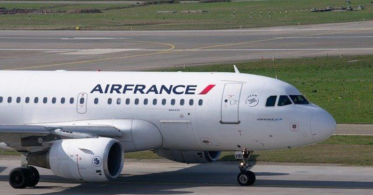 Air France Klm crolla in Borsa ( 12,9%) dopo il Q3 2025, utile netto a 768 milioni e ricavi a 9,21 miliardi, costi unitari in aumento dell’1,3% Air France Klm crolla in Borsa ( 12,9%) dopo il Q3 2025, utile netto a 768 milioni e ricavi a 9,21 miliardi, costi unitari in aumento dell’1,3%