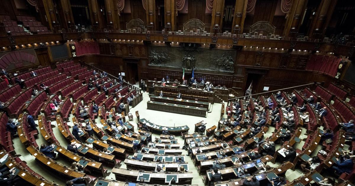 Ddl femminicidio è legge, sì unanime di Camera a nuova fattispecie di omicidio: "Ergastolo a chi uccida donne per odio, discriminazione, prevaricazione"