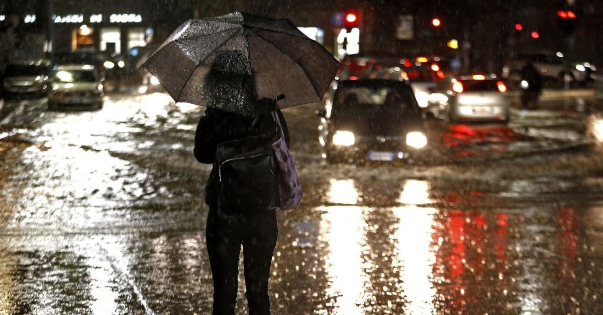 Maltempo, allerta arancione in Campania, gialla in 7 regioni, previsti 105 cm di acqua a Venezia, possibile attivazione del sistema Mose