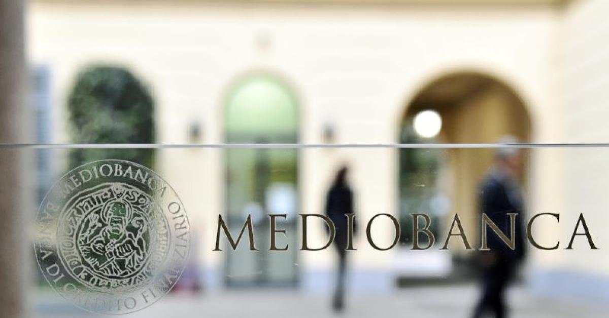 mediobanca fitch taglia il rating di mediobanca per il rischio contagio da mps piazzetta cuccia non ci sta e contesta la decisione