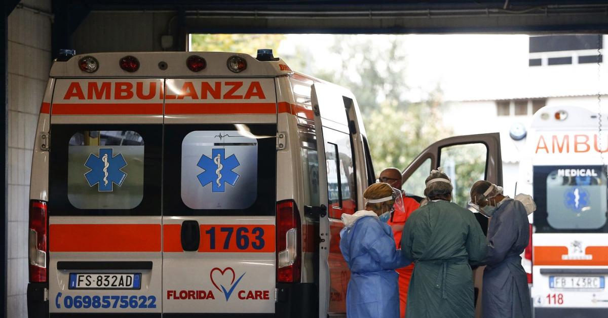 Sanità, report Agenas: "Ambulanze impiegano 20 minuti per raggiungere i pazienti in 41 Asl su 110, situazione più critica al Sud"