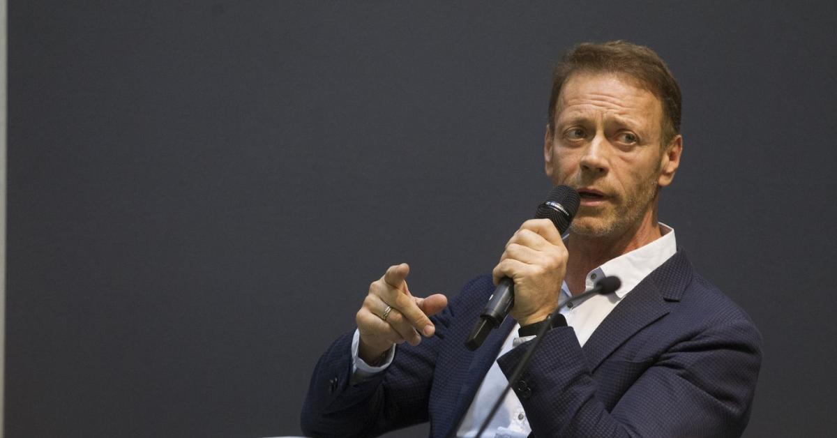 rocco siffredi maxi querela per diffamazione contro tutte le attrici hard che lo accusano di violenze sul set e due autori de le iene