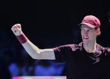 Atp Vienna, Sinner batte Zverev 3-6/6-3/7-5 in finale, 22esimo titolo in carriera per Jannik, a Parigi pu&ograve; tornare numero 1 al mondo - VIDEO