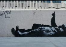 Bansky, un nuovo murale a Londra per denunciare la povert&agrave; dei pi&ugrave; piccoli nel periodo natalizio