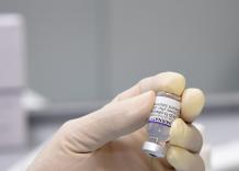 Vaccino Covid, militare cieco post inoculazione, Commissione Medica Militare: &ldquo;Nesso tra trombosi dei seni cavernosi e Comirnaty di Pfizer&rdquo;