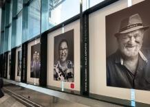 'The World in motion', il celebre fotografo Steve McCurry in mostra a Malpensa con i ritratti dei viaggiatori